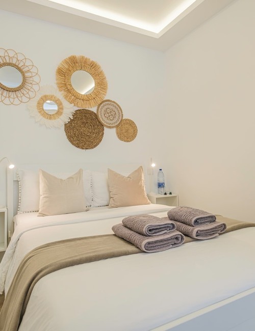 Interior de la habitación Doble Interior con Ventana en Telde, Gran Canaria, con una cama cómoda